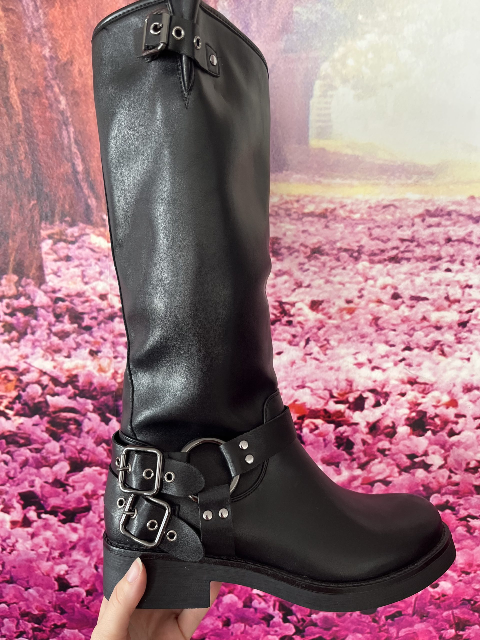 BOTAS NEGRAS BIKE CON HEBILLAS METÁLICAS. - Imagen 4