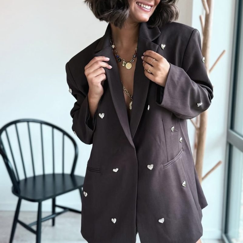 BLAZER CON DETALLES DE CORAZONES.
