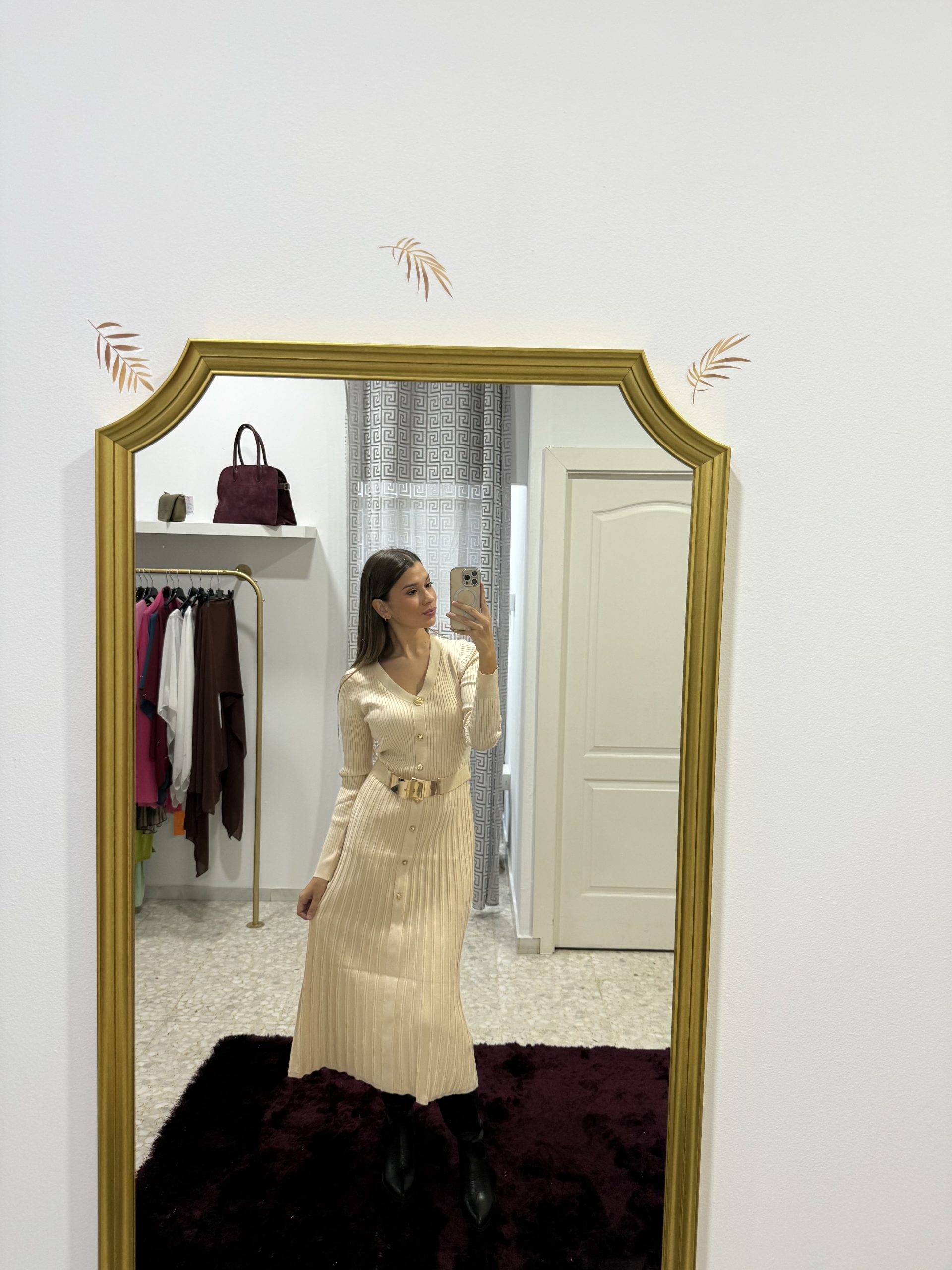 VESTIDO PUNTO MIDI CON BOTONADURA DORADA. - Imagen 2