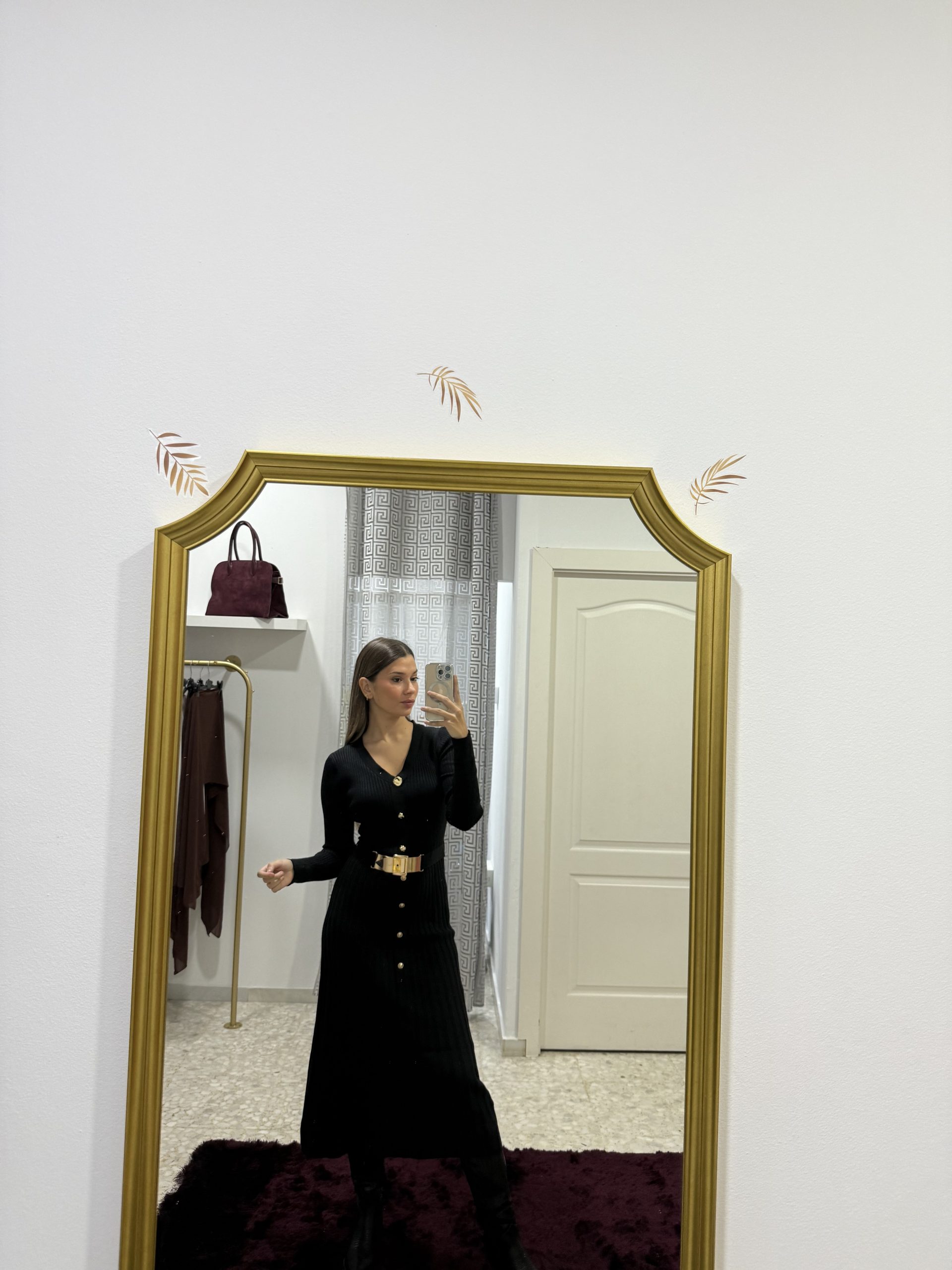 VESTIDO PUNTO MIDI CON BOTONADURA DORADA. - Imagen 3